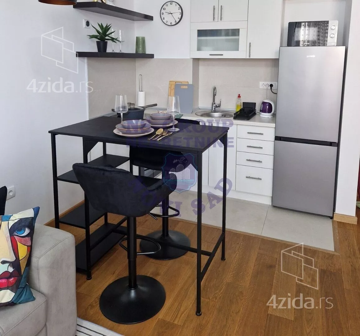 Jednoiposoban stan | 4zida