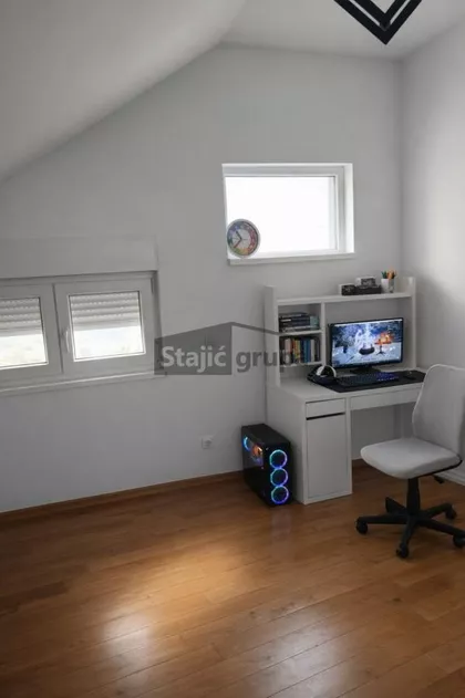 Cara Dušana | 4zida.rs