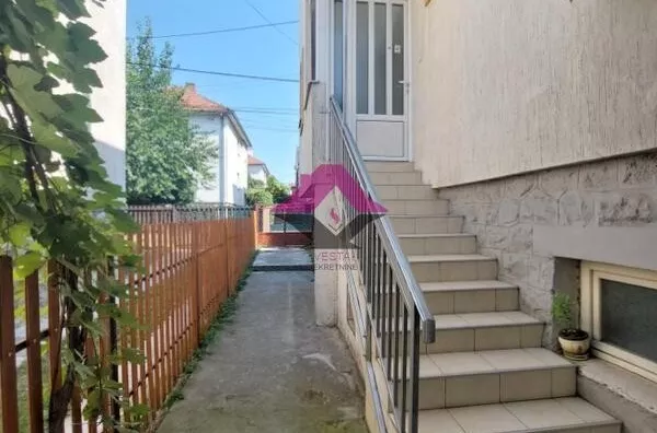 Petoiposoban stan | 4zida