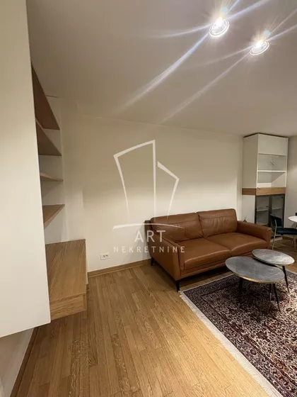 Mike Alasa | 4zida.rs