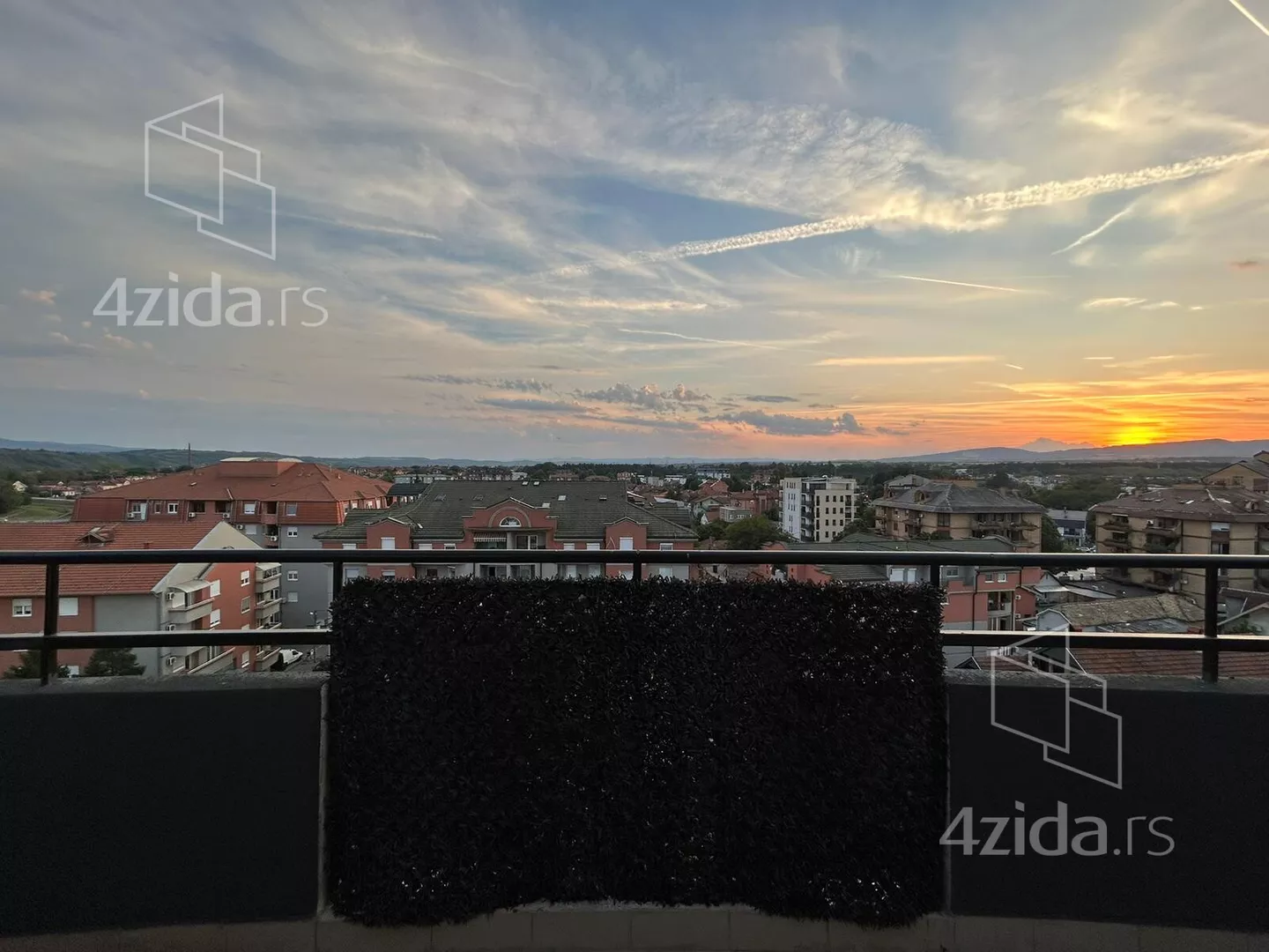 Četvoroiposoban stan | 4zida