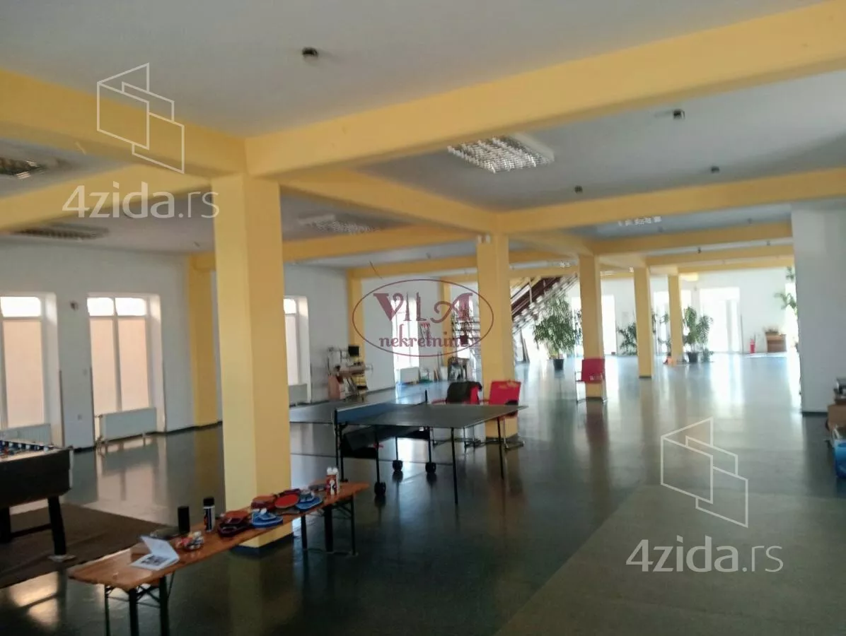 Poslovna zgrada | 4zida