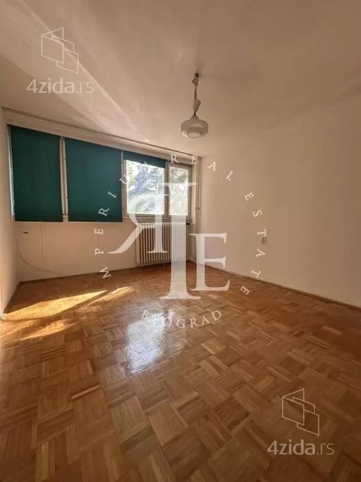 Četvoroiposoban stan | 4zida