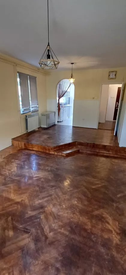 Laze Telečkog 25A | 4zida.rs