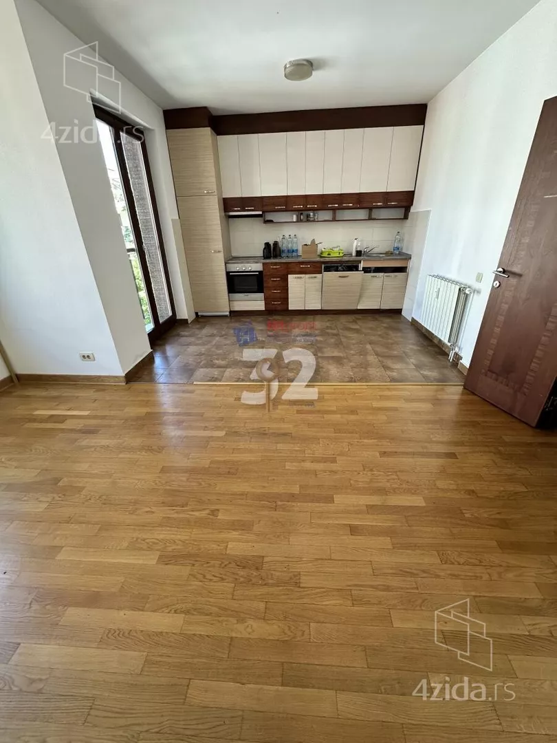 Četvoroiposoban stan | 4zida