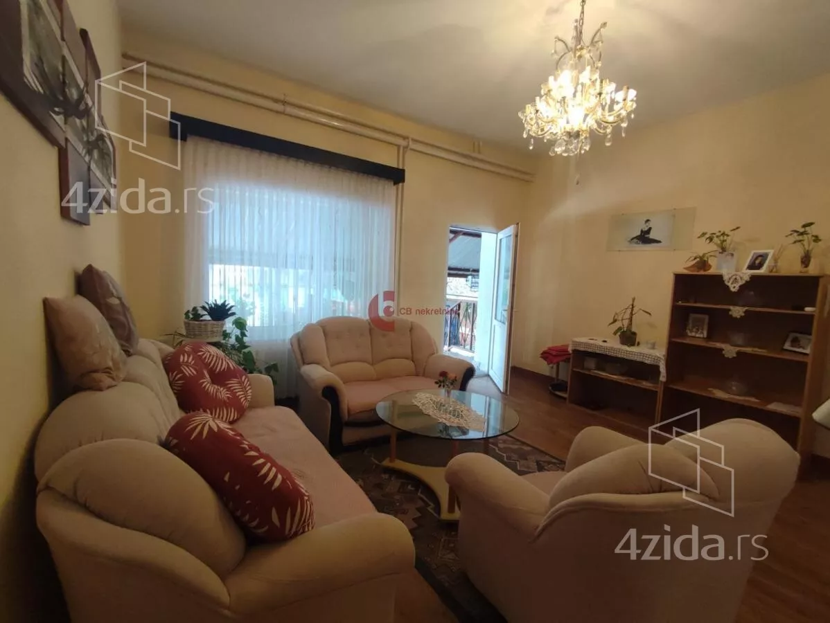 Poslovna zgrada | 4zida
