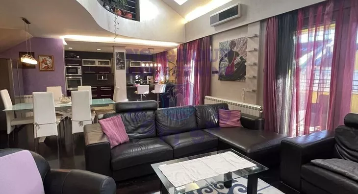 Sedmosoban stan | 4zida