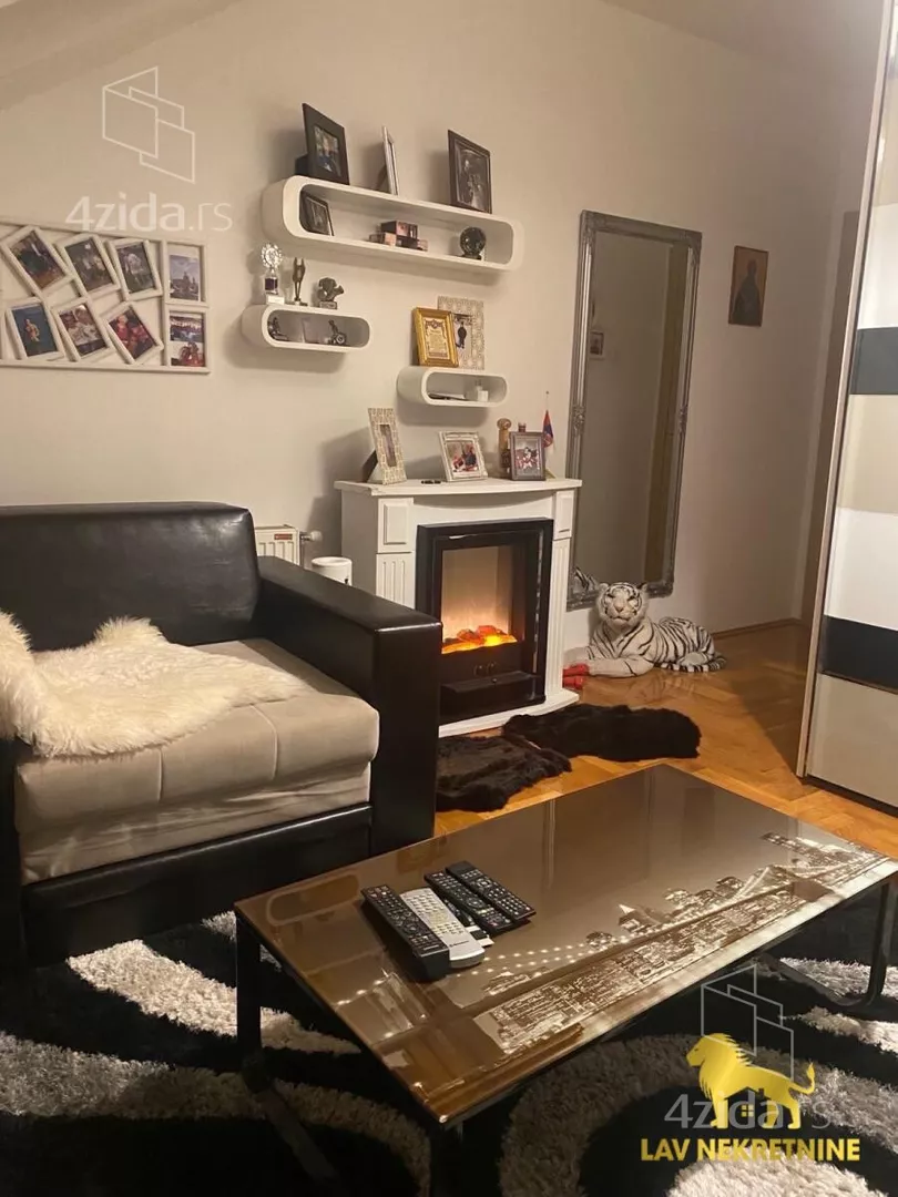 Četvoroiposoban stan | 4zida