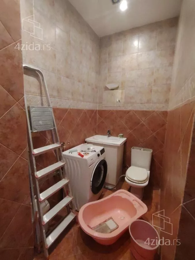 Šestosoban stan | 4zida