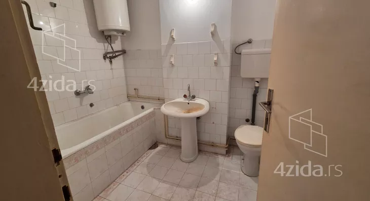 Sedmosoban stan | 4zida