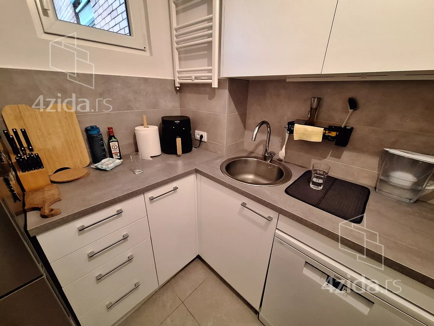 Troiposoban stan | 4zida