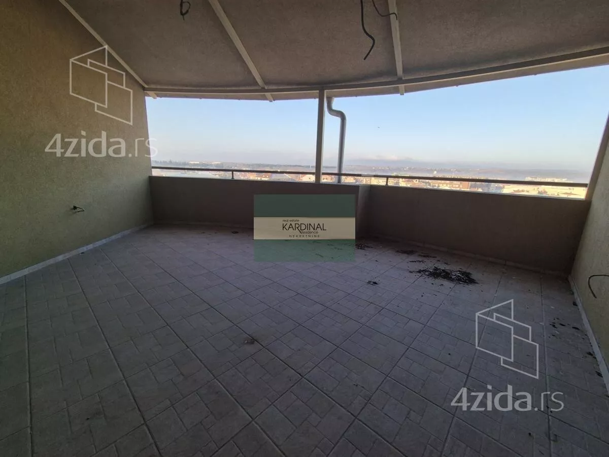 Šestosoban stan | 4zida