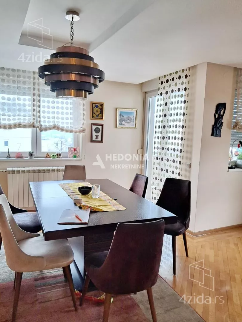 Šestosoban stan | 4zida