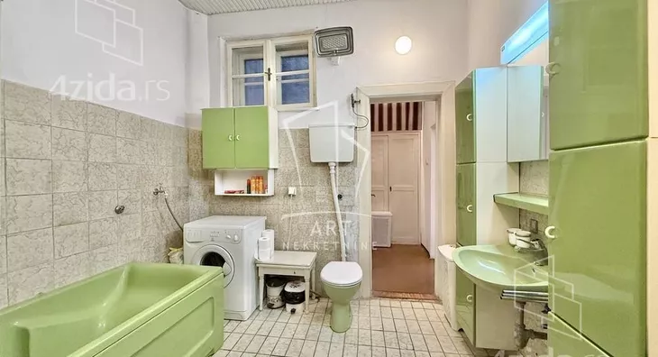 Četvoroiposoban stan | 4zida