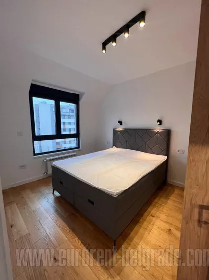 CRVENI KRST | 4zida.rs