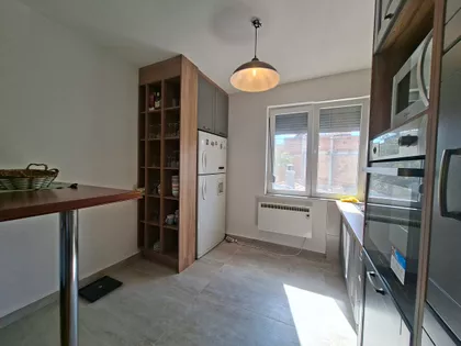 KRALJA OSTOJE | 4zida.rs