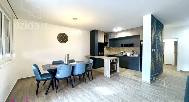 Četvoroiposoban stan | 4zida