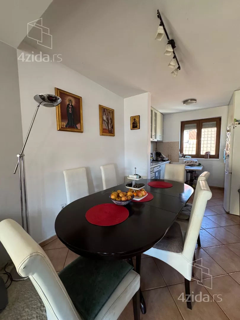 Petoiposoban stan | 4zida