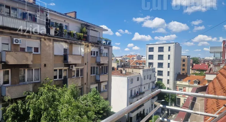 Šestosoban stan | 4zida