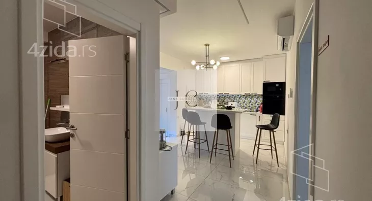 Petosoban stan | 4zida