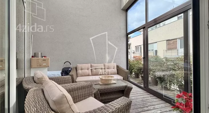 Šestoiposoban stan | 4zida