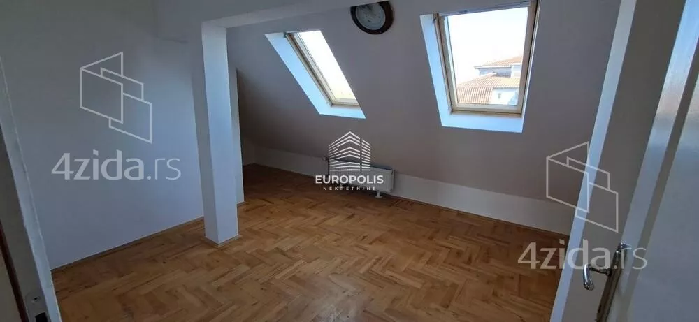 Četvoroiposoban stan | 4zida