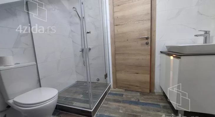 Petoiposoban stan | 4zida