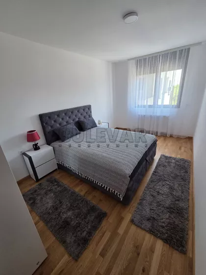 Dejana Dinića | 4zida.rs