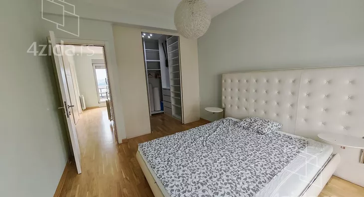 Četvoroiposoban stan | 4zida