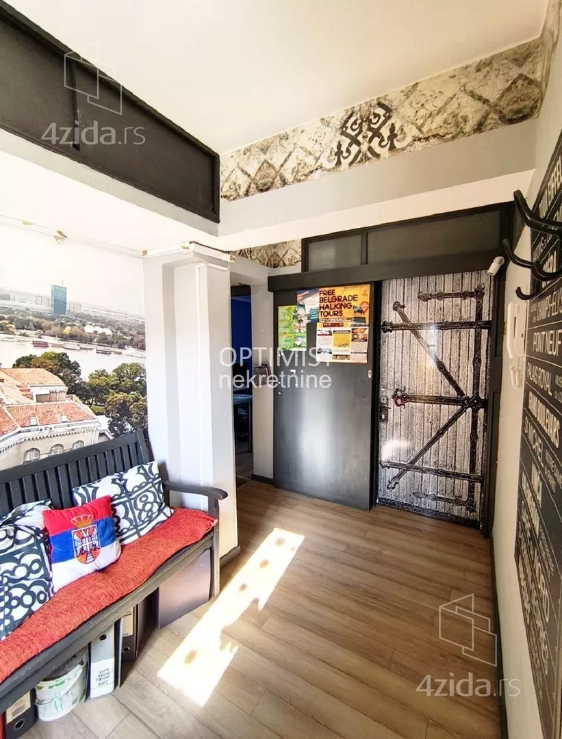 Šestoiposoban stan | 4zida