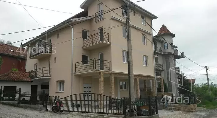 Petoiposoban stan | 4zida