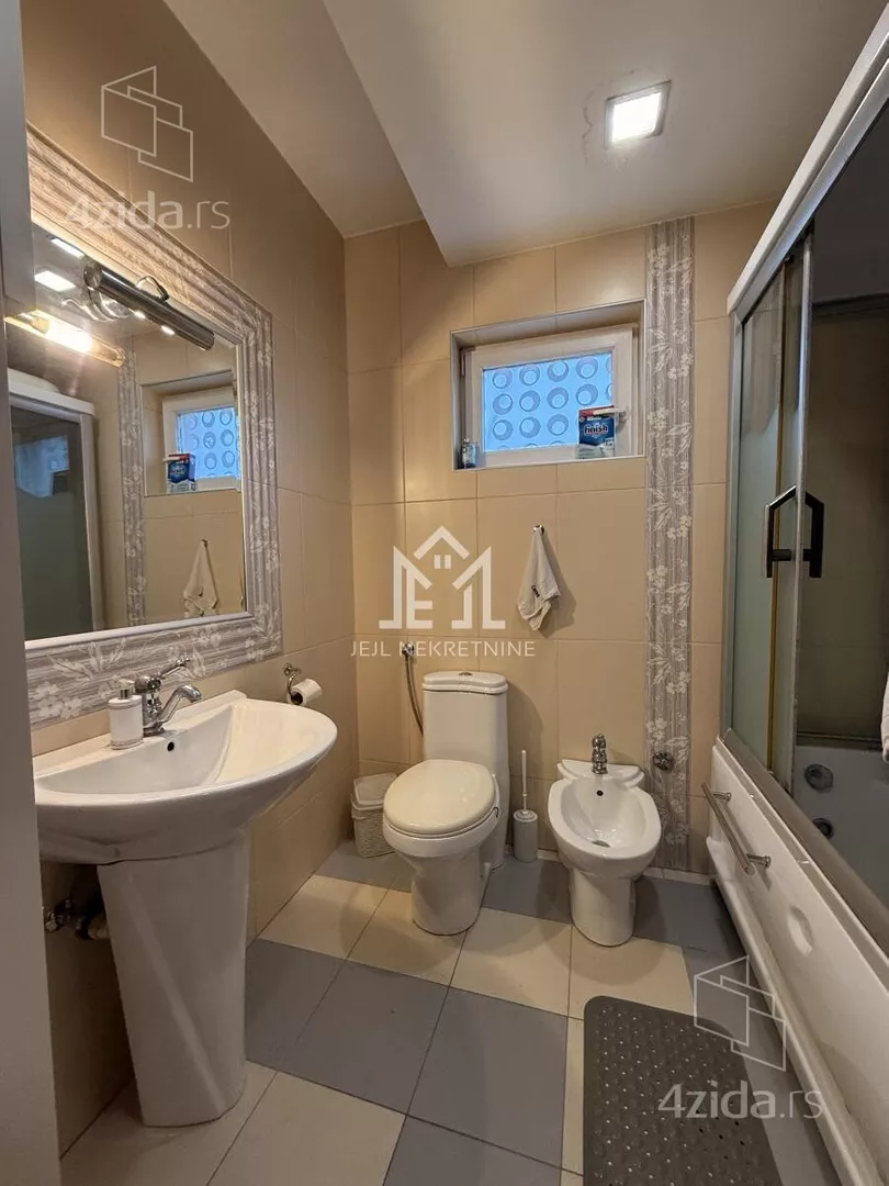 Petosoban stan | 4zida