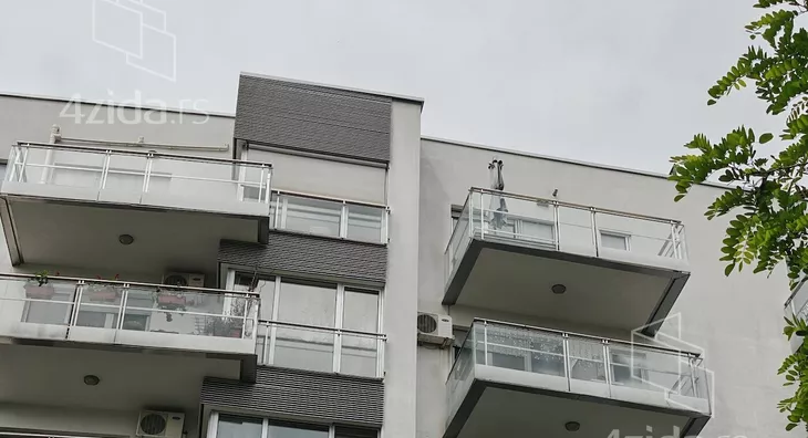 Četvoroiposoban stan | 4zida