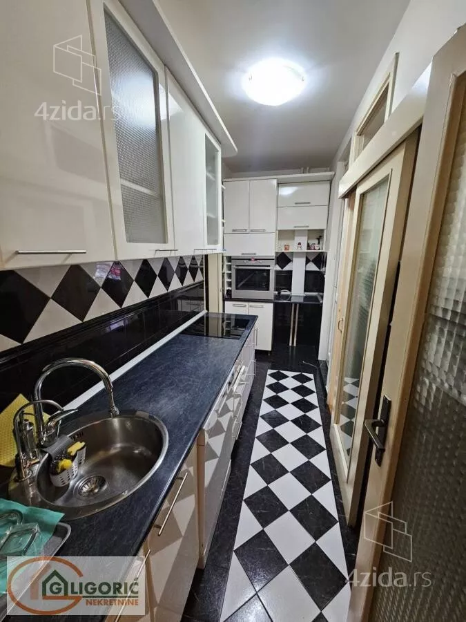 Troiposoban stan | 4zida