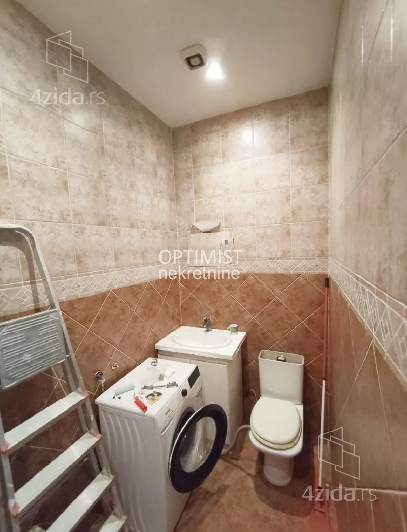 Šestosoban stan | 4zida