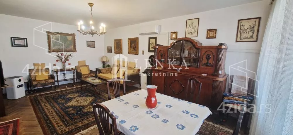 Četvoroiposoban stan | 4zida