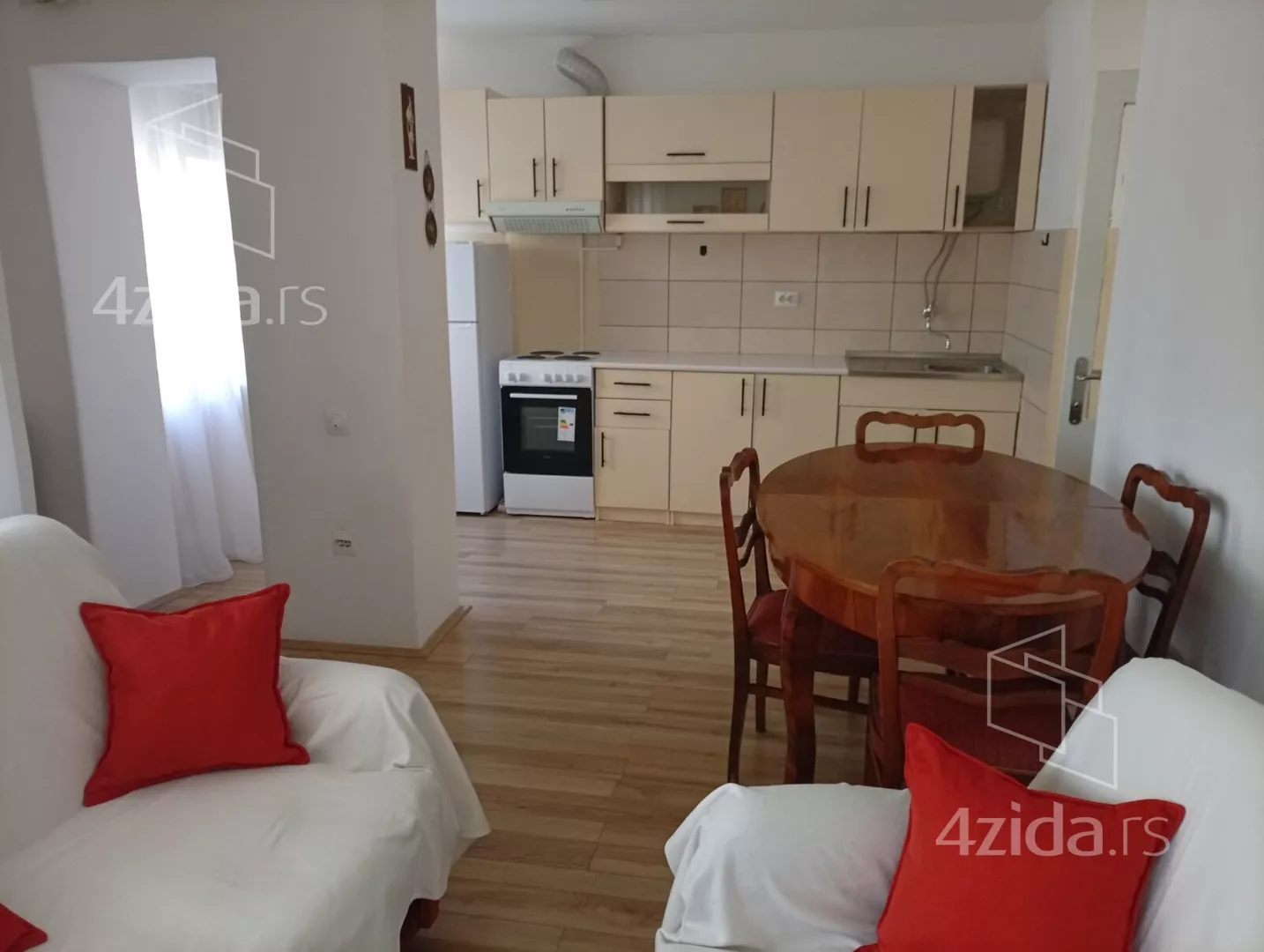 Jednoiposoban stan | 4zida