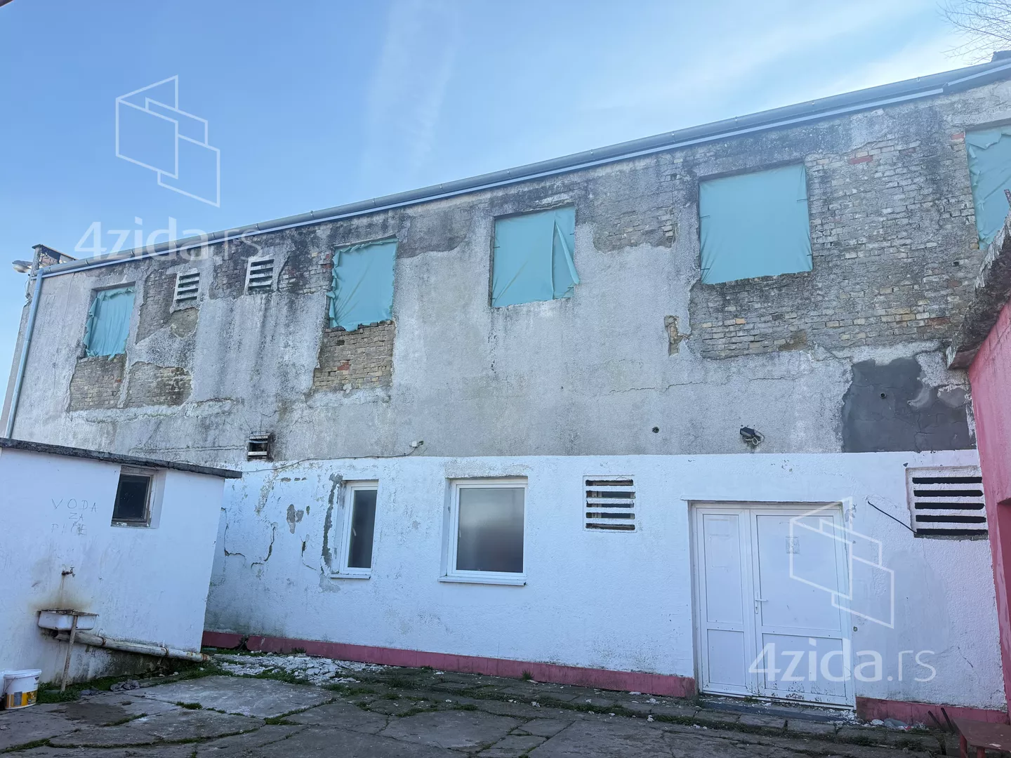 Poslovna zgrada | 4zida