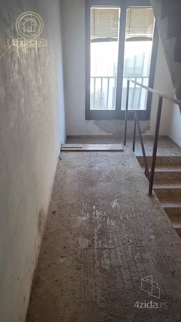 Šestosoban stan | 4zida