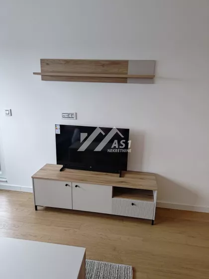 Heroja Pinkija | 4zida.rs