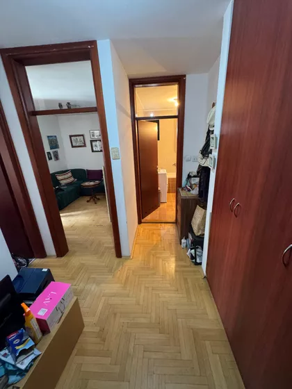 Komovska | 4zida.rs