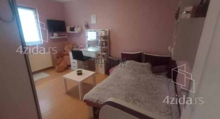 Šestosoban stan | 4zida