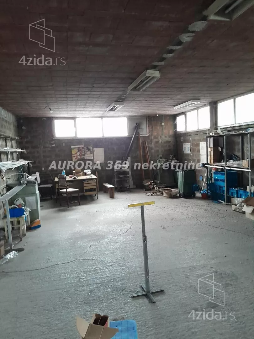 Poslovna zgrada | 4zida