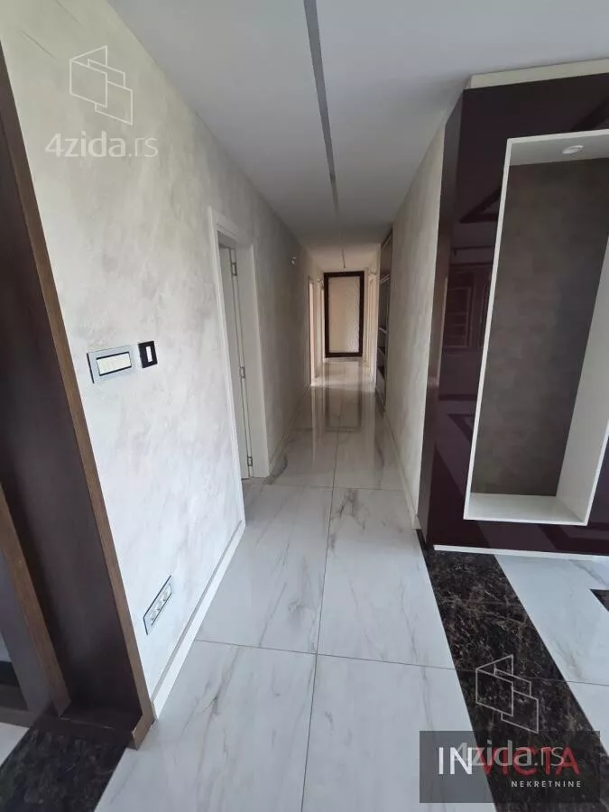 Šestosoban stan | 4zida