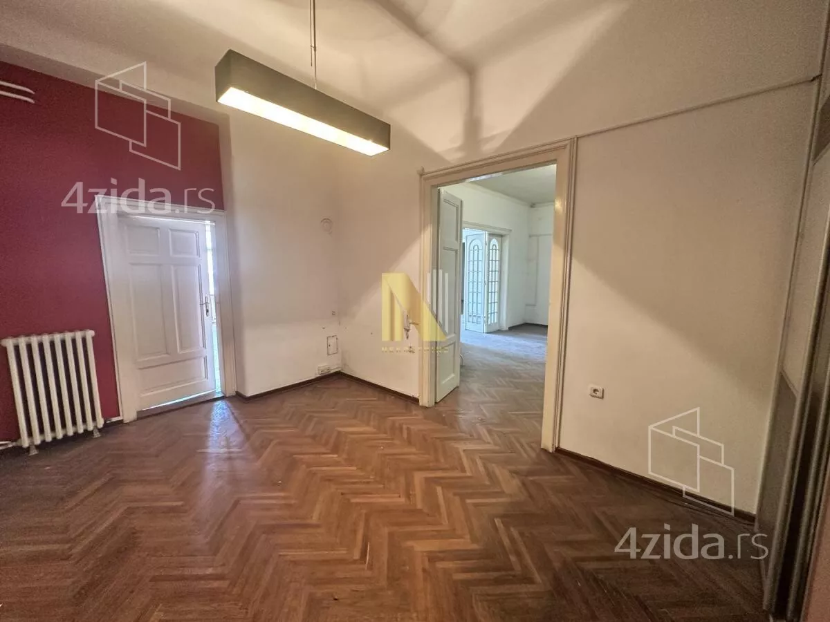 Četvoroiposoban stan | 4zida
