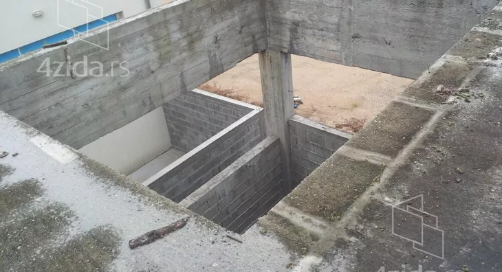 Poslovna zgrada | 4zida