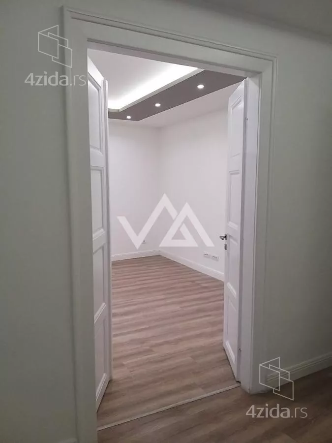 Šestosoban stan | 4zida