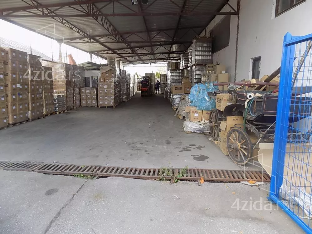 Poslovna zgrada | 4zida