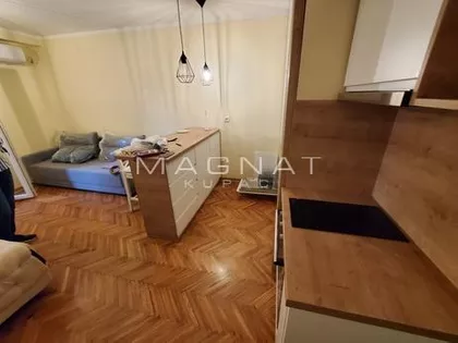 Ustanička | 4zida.rs