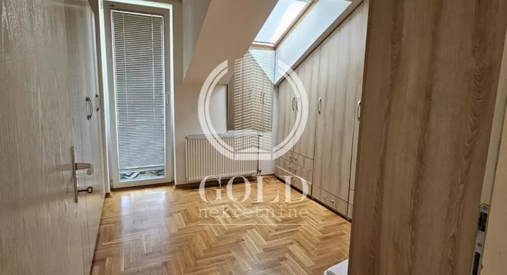 Šestosoban stan | 4zida